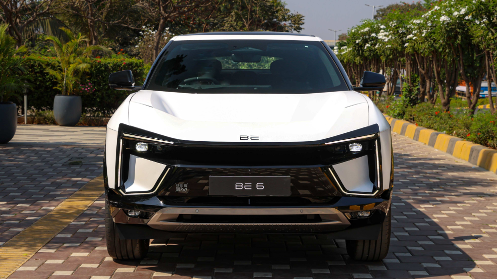 BE 6e in Everst White - Satin